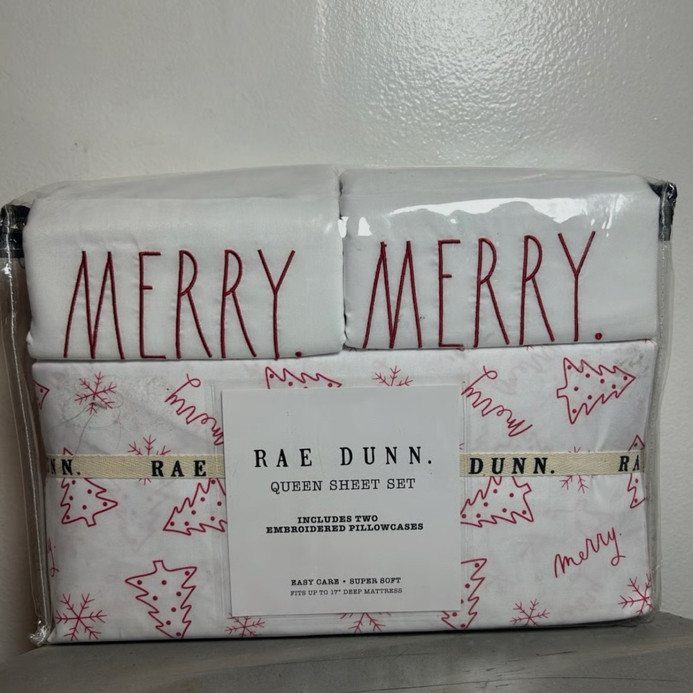 Rae Dunn MERRY Queen Sheet Set - White and Red